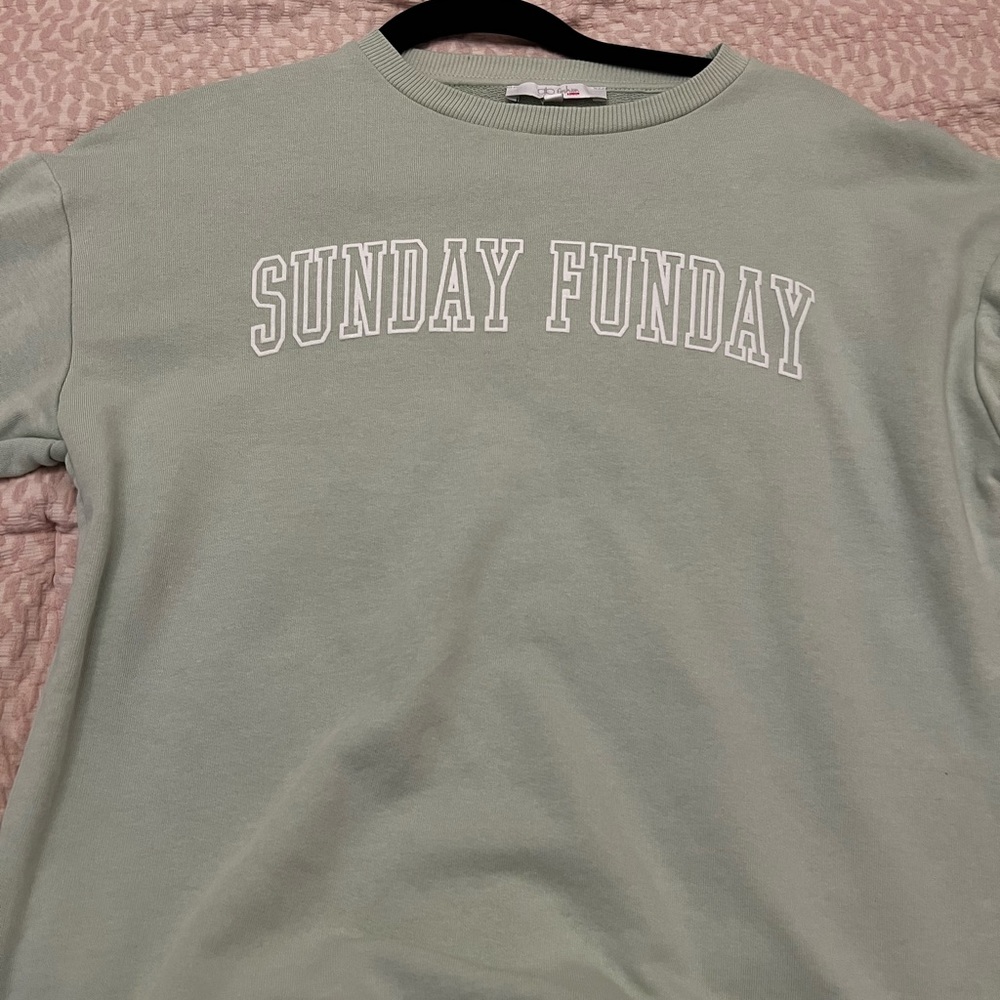 Girl’s Casual Crew Neck Sweater - Light Green